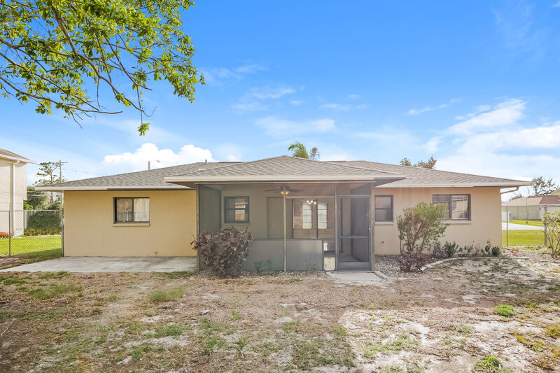 2,910/Mo, 909 SW 9th Ave Cape Coral, FL 33991 Rear View
