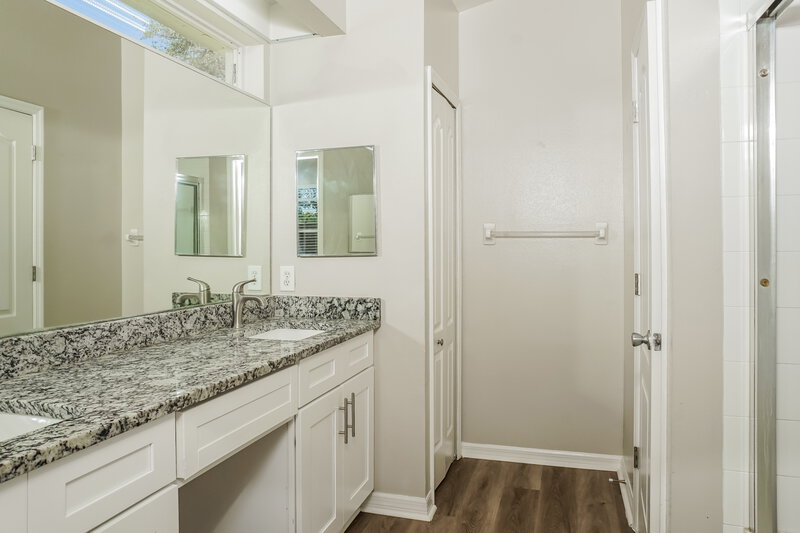 2,395/Mo, 304 Fareham Dr Venice, FL 34293 Main Bathroom View