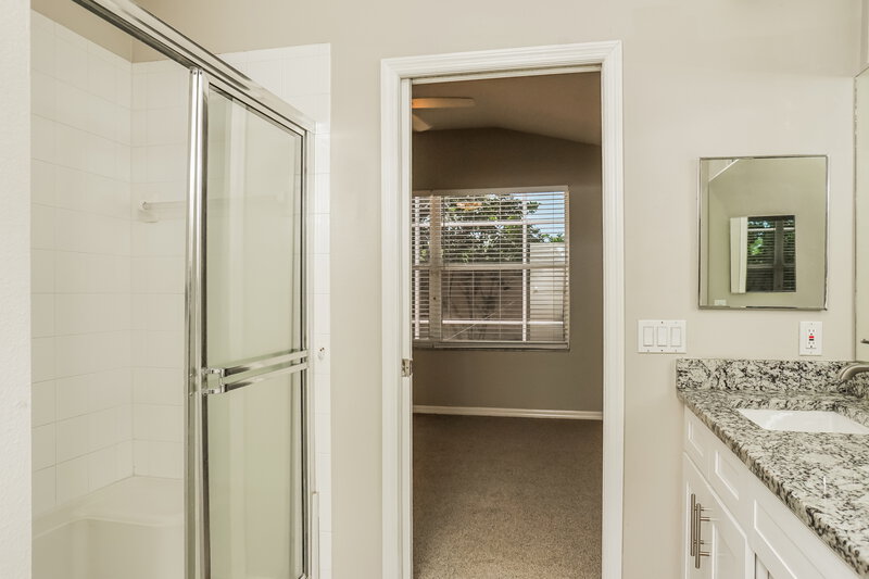 2,395/Mo, 304 Fareham Dr Venice, FL 34293 Main Bathroom View 2