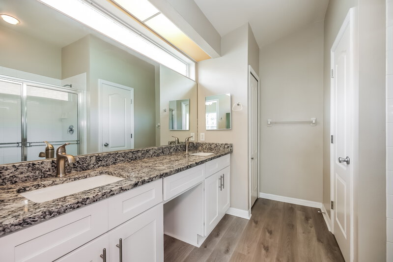 3,980/Mo, 304 Fareham Dr Venice, FL 34293 Main Bathroom View