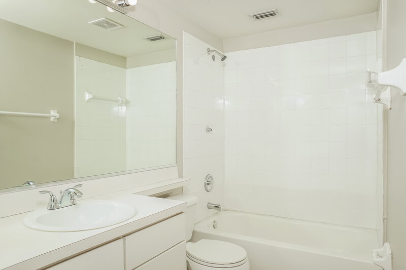 2,395/Mo, 304 Fareham Dr Venice, FL 34293 Bathroom View