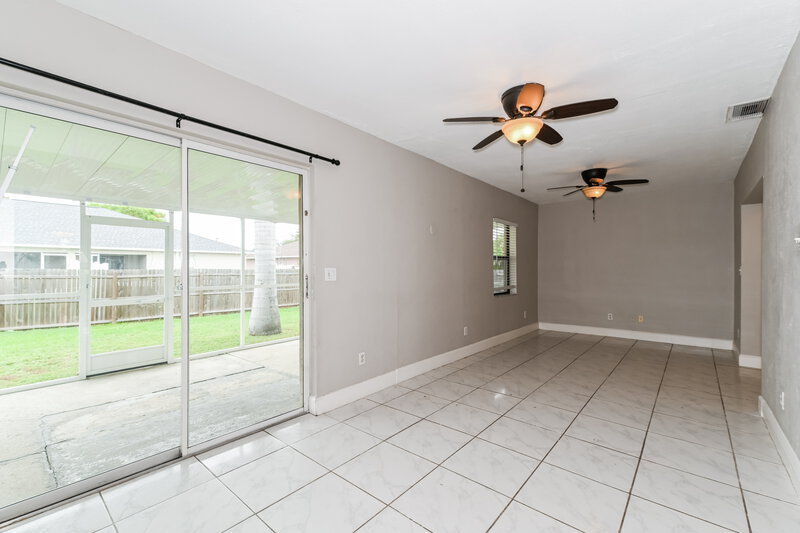 1,780/Mo, 4510 SW 7th Ave Cape Coral, FL 33914 Sun Room View 2