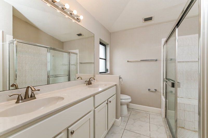 1,780/Mo, 4510 SW 7th Ave Cape Coral, FL 33914 Main Bathroom View