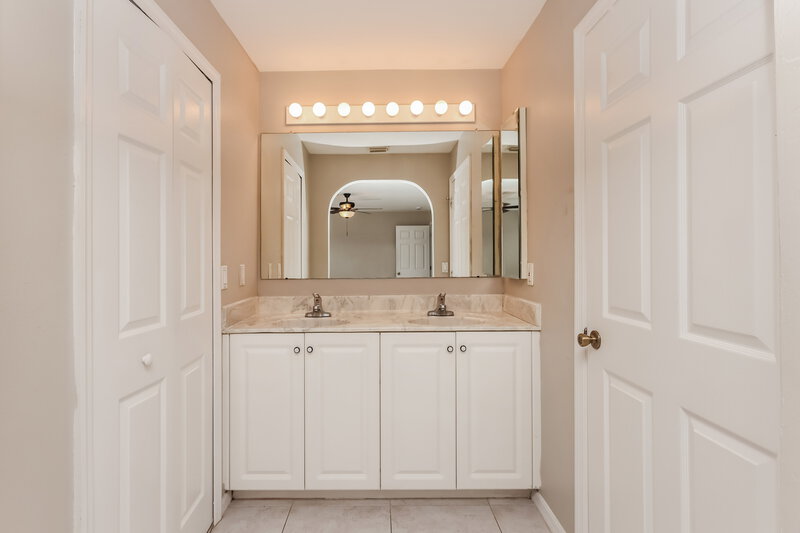 1,840/Mo, 2210 SE 15th St Cape Coral, FL 33990 Main Bathroom View