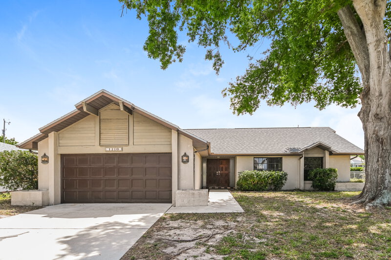 2,000/Mo, 1210 SE 36th Ter Cape Coral, FL 33904 External View