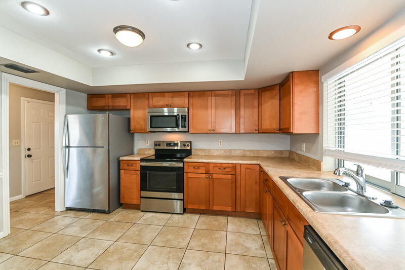 1,860/Mo, 1318 Everest Pkwy Cape Coral, FL 33904 Kitchen View