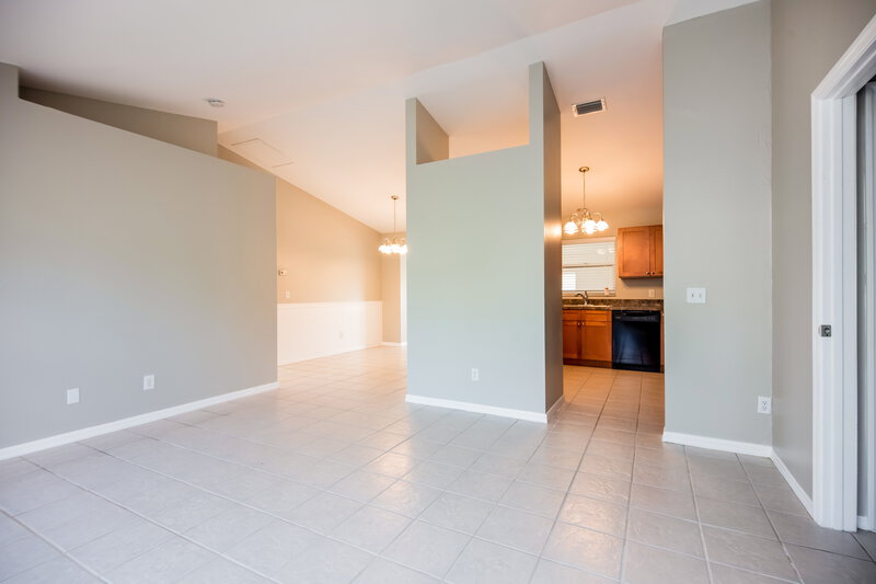 2,080/Mo, 610 SW 26th Ter Cape Coral, FL 33914 Living Room View