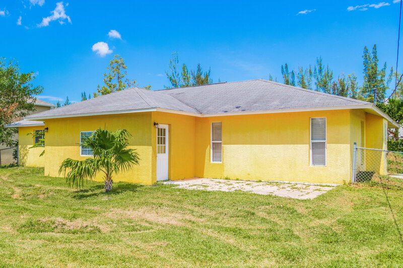 2,080/Mo, 610 SW 26th Ter Cape Coral, FL 33914 Rear View
