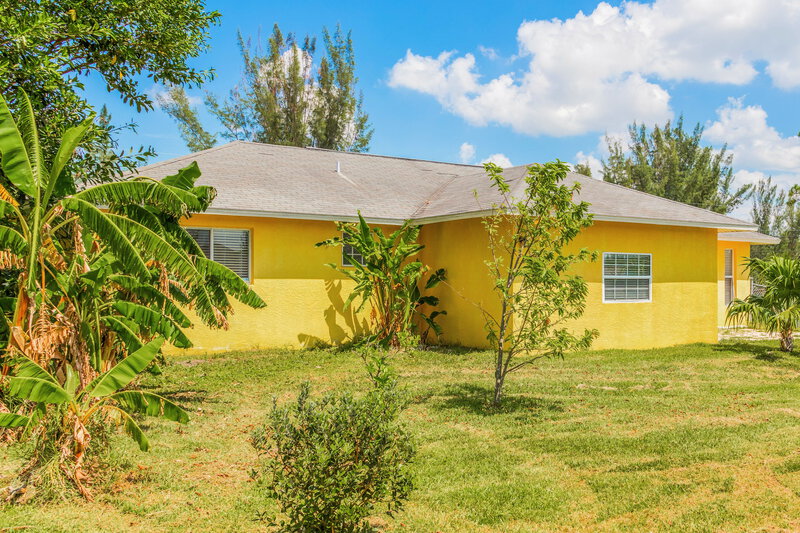 2,080/Mo, 610 SW 26th Ter Cape Coral, FL 33914 Rear View 2