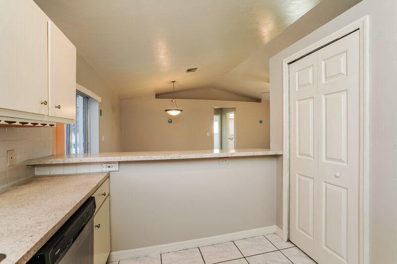1,920/Mo, 142 SE 11th Ter Cape Coral, FL 33990 Kitchen View 2