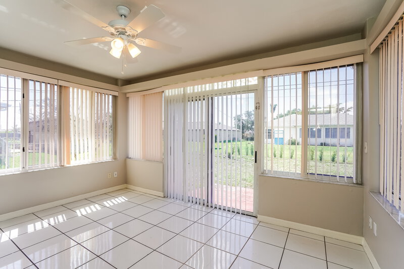 1,920/Mo, 142 SE 11th Ter Cape Coral, FL 33990 Sun Room View