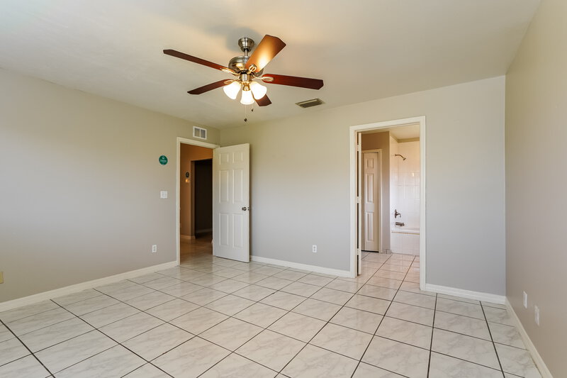 1,920/Mo, 142 SE 11th Ter Cape Coral, FL 33990 Main Bedroom View 2