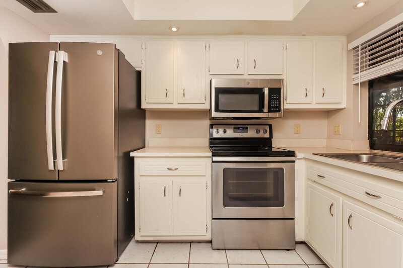 2,020/Mo, 1432 SE 17th Ter Cape Coral, FL 33990 Kitchen View 2