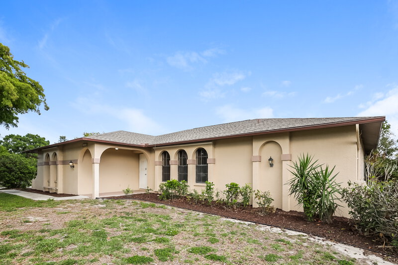 2,115/Mo, 1320 SE 2nd St Cape Coral, FL 33990 Front View