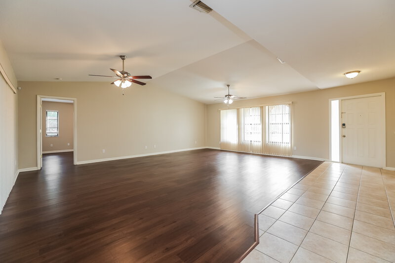 2,115/Mo, 1320 SE 2nd St Cape Coral, FL 33990 Living Room View 2