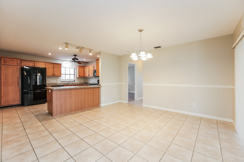 2,115/Mo, 1320 SE 2nd St Cape Coral, FL 33990 Dining Room View