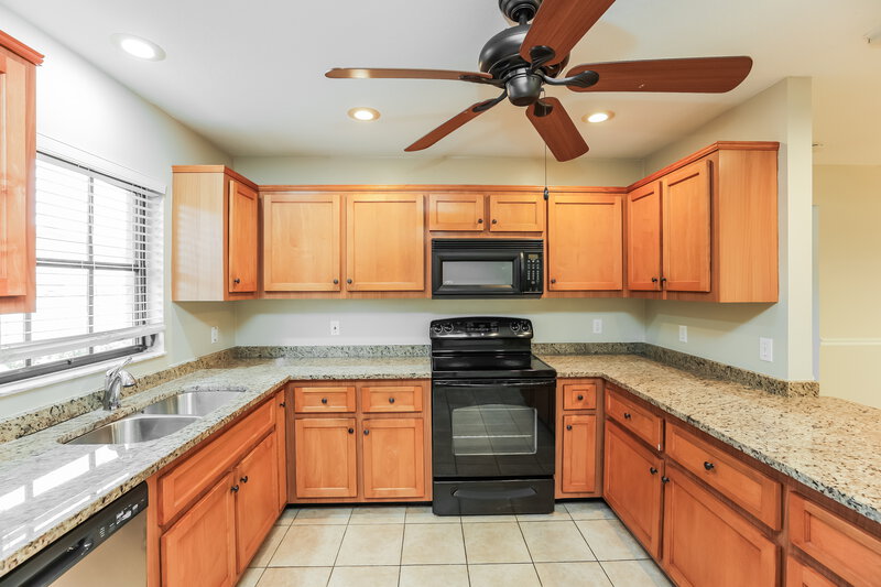 2,115/Mo, 1320 SE 2nd St Cape Coral, FL 33990 Kitchen View 2