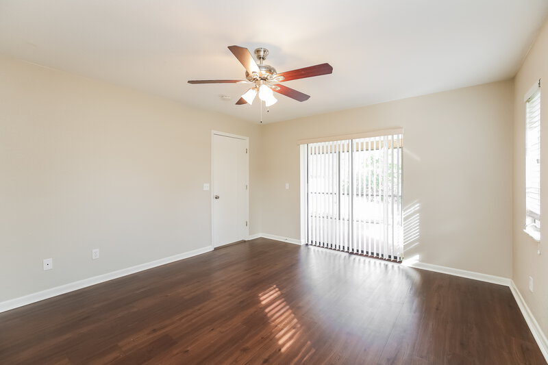 2,115/Mo, 1320 SE 2nd St Cape Coral, FL 33990 Main Bedroom View