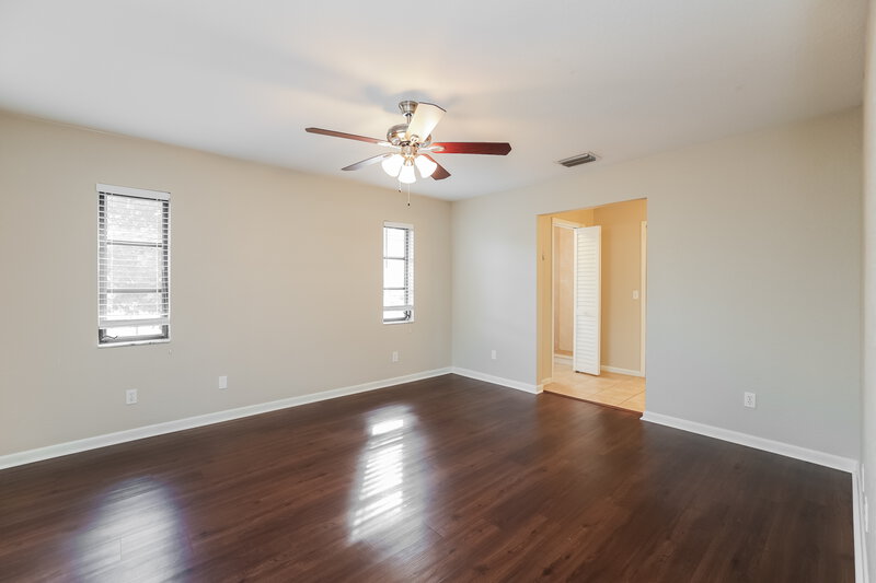 2,115/Mo, 1320 SE 2nd St Cape Coral, FL 33990 Main Bedroom View 2