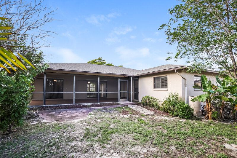 2,115/Mo, 1320 SE 2nd St Cape Coral, FL 33990 Rear View