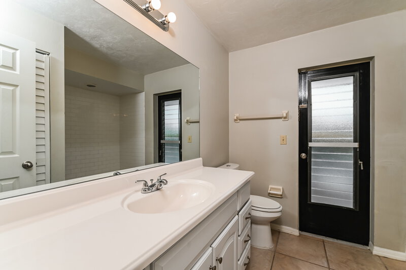 2,030/Mo, 3406 SW 6th Ave Cape Coral, FL 33914 Bathroom View