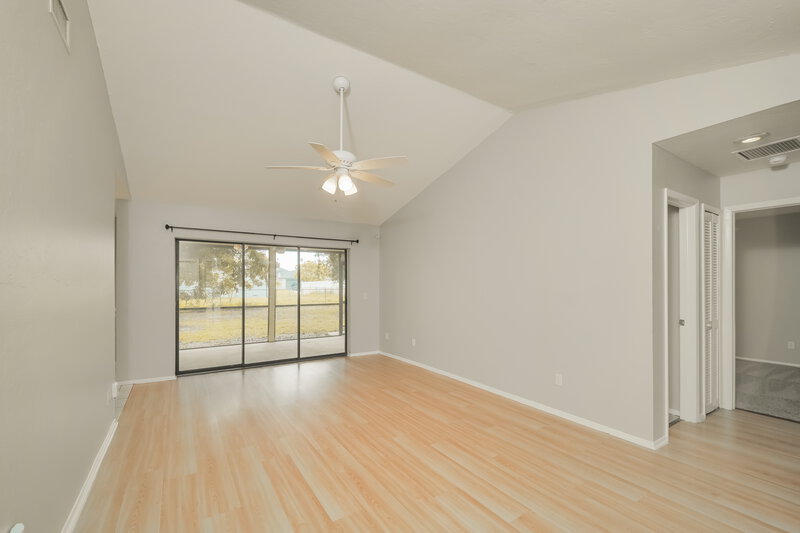 1,715/Mo, 817 SW 9th Ave Cape Coral, FL 33991 Living Room View