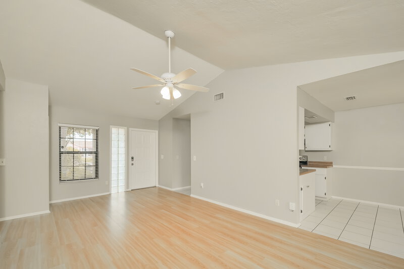 1,715/Mo, 817 SW 9th Ave Cape Coral, FL 33991 Living Room View 2
