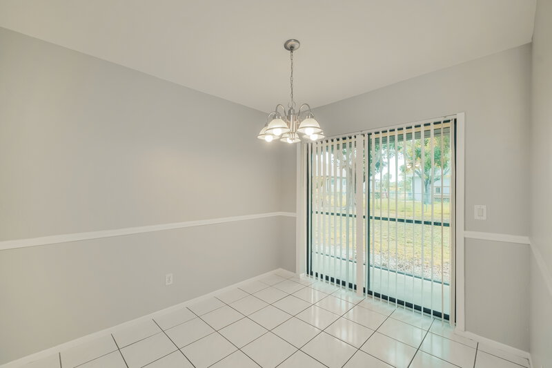 1,715/Mo, 817 SW 9th Ave Cape Coral, FL 33991 Dining Room View