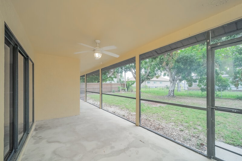 1,715/Mo, 817 SW 9th Ave Cape Coral, FL 33991 Sun Room View