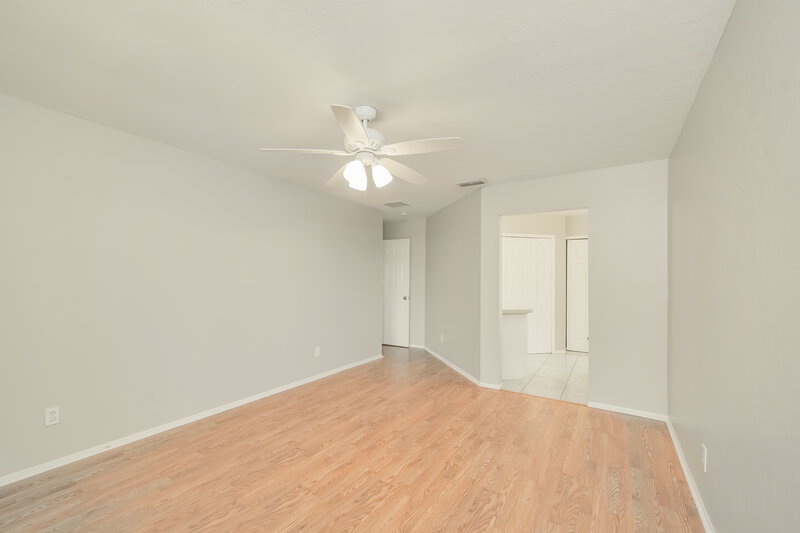 1,715/Mo, 817 SW 9th Ave Cape Coral, FL 33991 Main Bedroom View 2