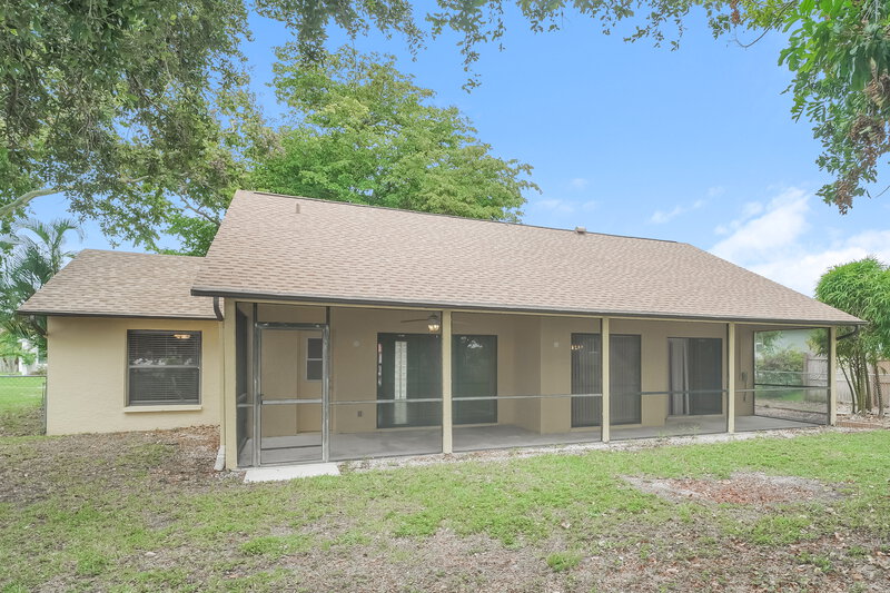 1,715/Mo, 817 SW 9th Ave Cape Coral, FL 33991 Rear View