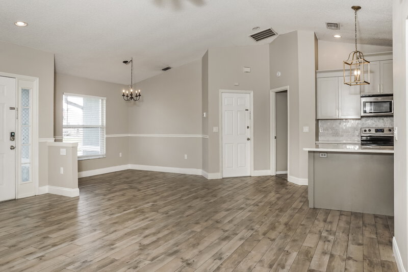 2,665/Mo, 4212 1st Ave NE Bradenton, FL 34208 Living Room View 2