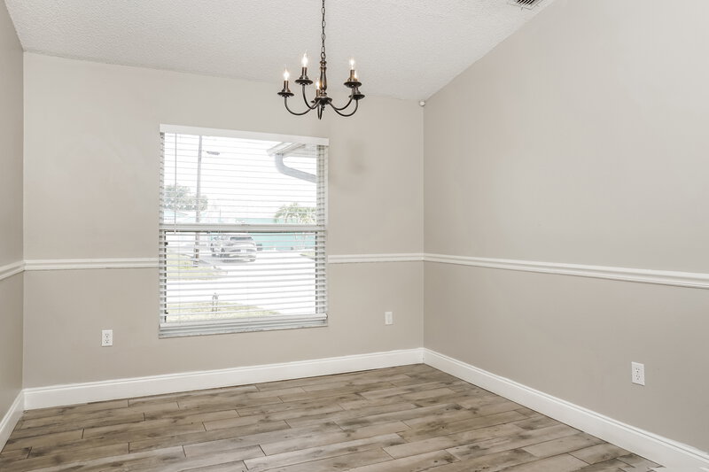 2,665/Mo, 4212 1st Ave NE Bradenton, FL 34208 Dining Room View