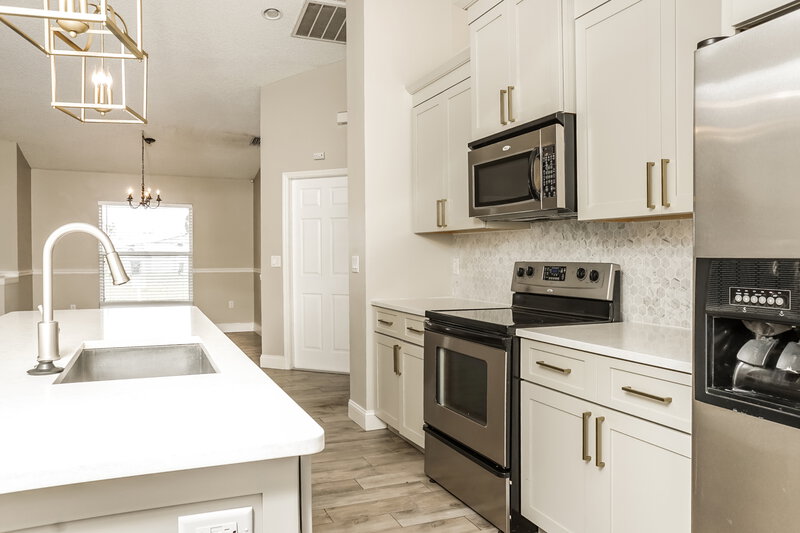 2,665/Mo, 4212 1st Ave NE Bradenton, FL 34208 Kitchen View 2