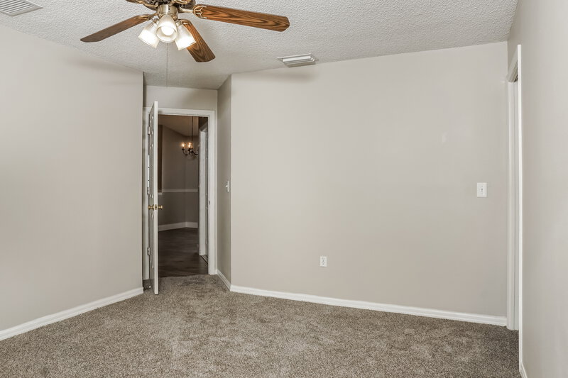 2,665/Mo, 4212 1st Ave NE Bradenton, FL 34208 Main Bedroom View 2