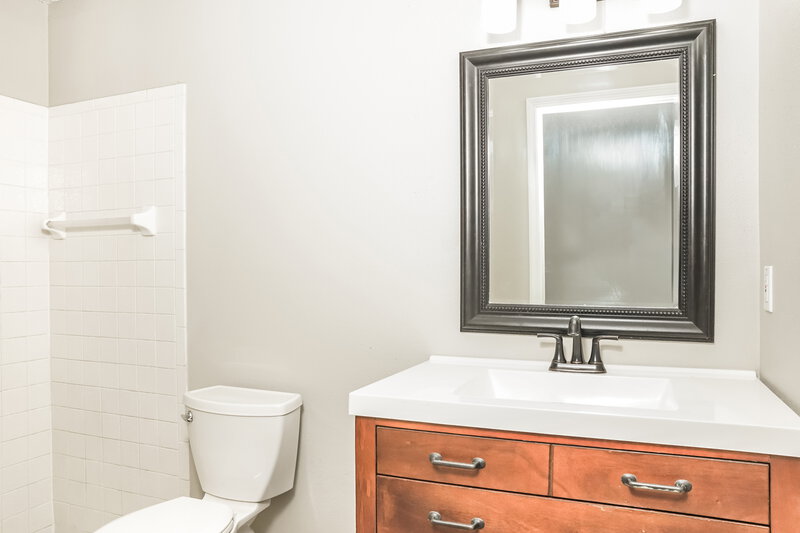 2,665/Mo, 4212 1st Ave NE Bradenton, FL 34208 Bathroom View 2