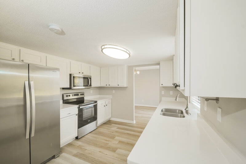 1,665/Mo, 4336 Country Club Blvd Cape Coral, FL 33904 Kitchen View
