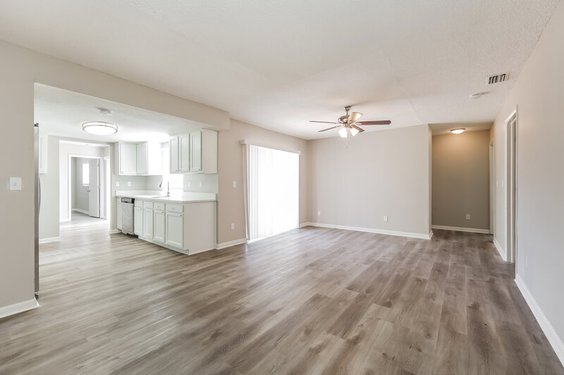 1,880/Mo, 4336 Country Club Blvd Cape Coral, FL 33904 Living Room View 3
