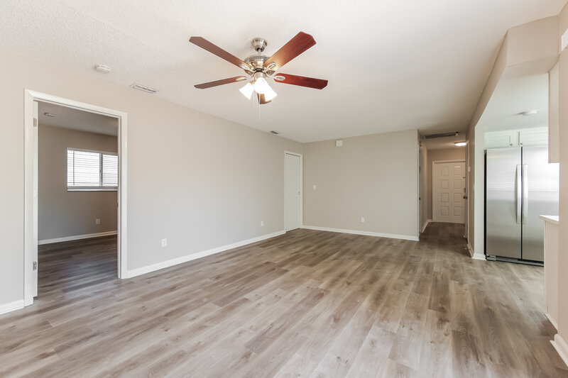 1,880/Mo, 4336 Country Club Blvd Cape Coral, FL 33904 Living Room View 4