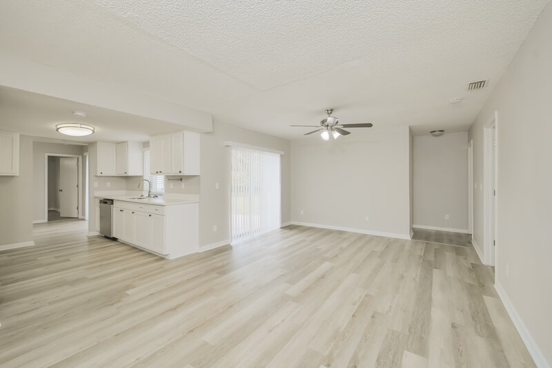 1,665/Mo, 4336 Country Club Blvd Cape Coral, FL 33904 Family Room View