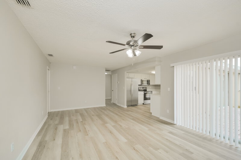 1,665/Mo, 4336 Country Club Blvd Cape Coral, FL 33904 Family Room View 2