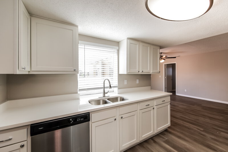 1,880/Mo, 4336 Country Club Blvd Cape Coral, FL 33904 Kitchen View 2