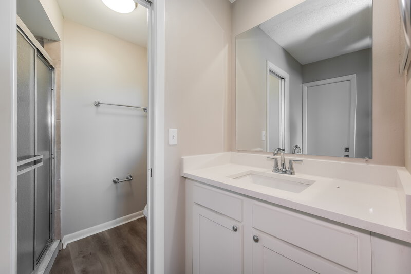 1,880/Mo, 4336 Country Club Blvd Cape Coral, FL 33904 Main Bathroom View