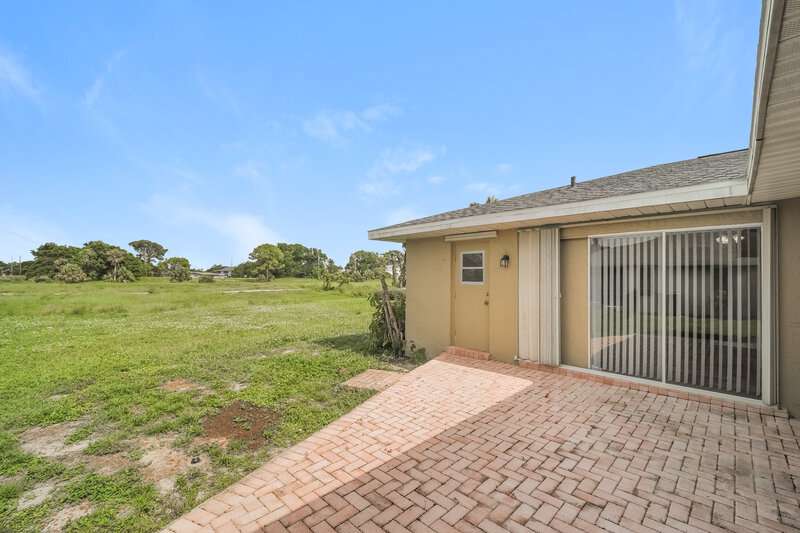 1,665/Mo, 4336 Country Club Blvd Cape Coral, FL 33904 Rear View