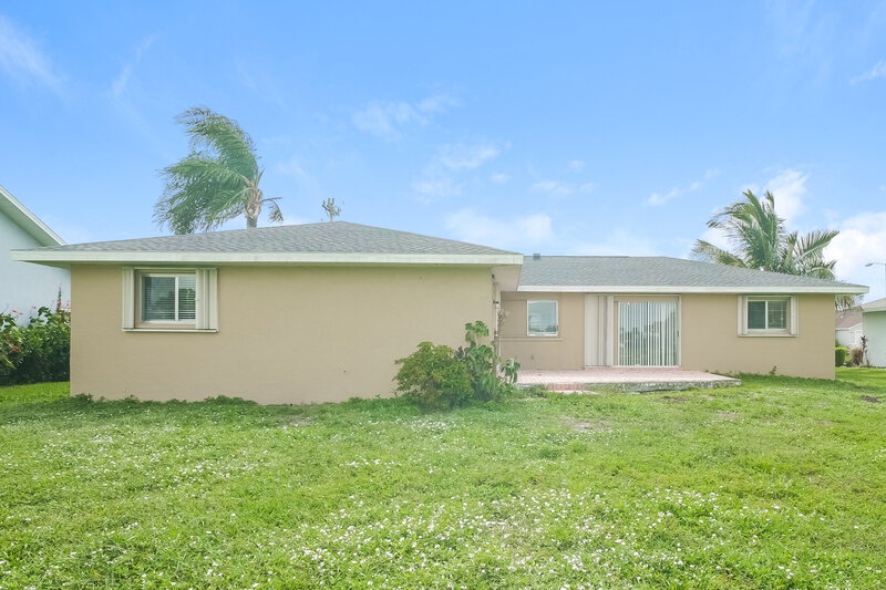 1,665/Mo, 4336 Country Club Blvd Cape Coral, FL 33904 Rear View 2