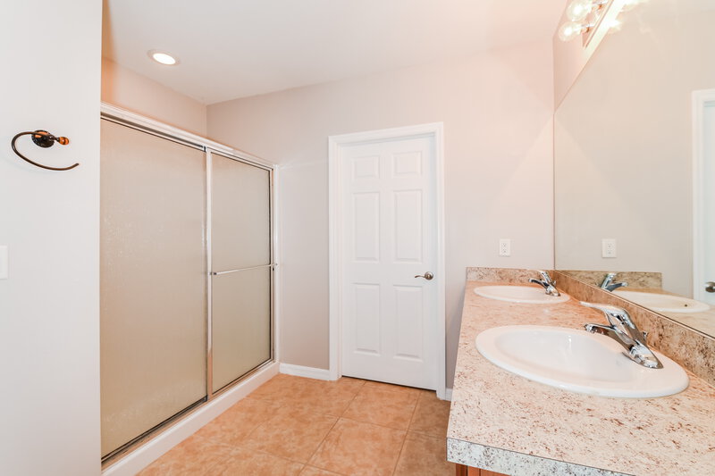 1,900/Mo, 2548 Surfside Blvd Cape Coral, FL 33914 Main Bathroom View