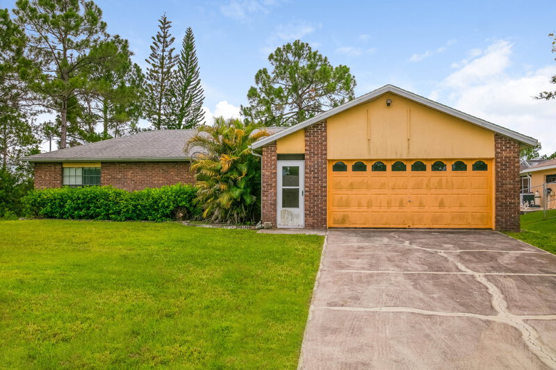 0/Mo, 3307 11th St W Lehigh Acres, FL 33971 External View