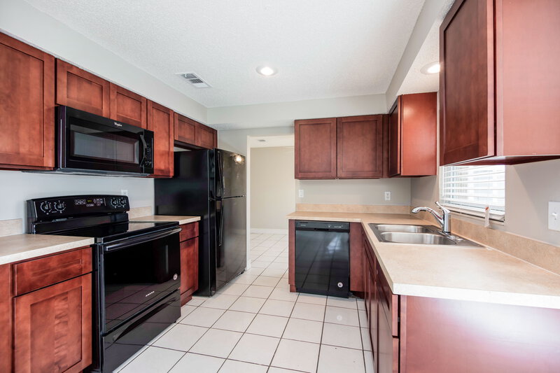 3,600/Mo, 4600 31st Pl SW Naples, FL 34116 Kitchen View