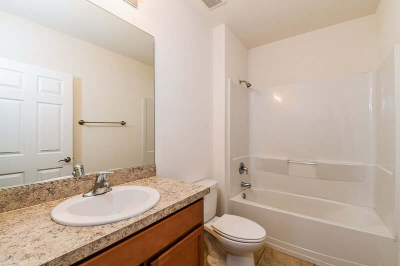 2,150/Mo, 119 SW 11th Ter Cape Coral, FL 33991 Bathroom View