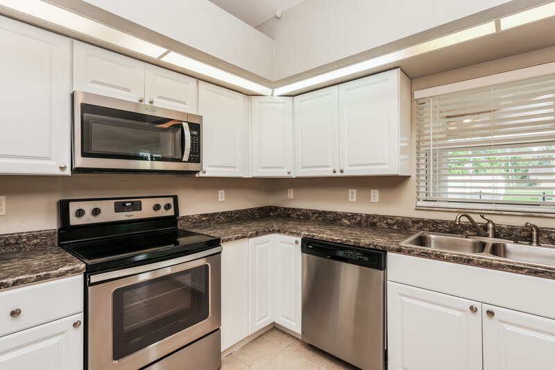 2,475/Mo, 1427 SE 12th St Cape Coral, FL 33990 Kitchen View